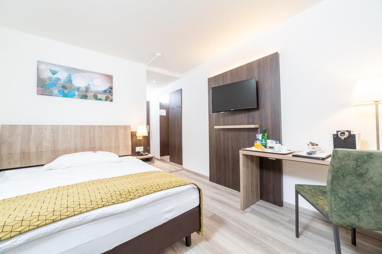 Modern Queen Room,1448262484:JPEG