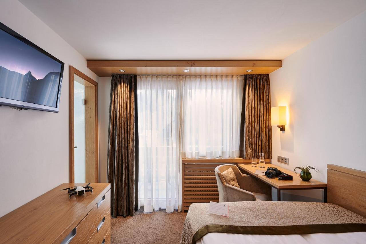 Small Double Room,1090366602:JPEG
