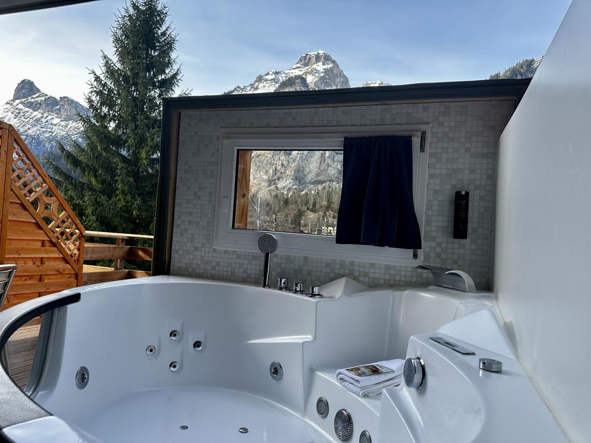 Superior Room Plus rolling-out Whirlpool,1585461001:JPEG