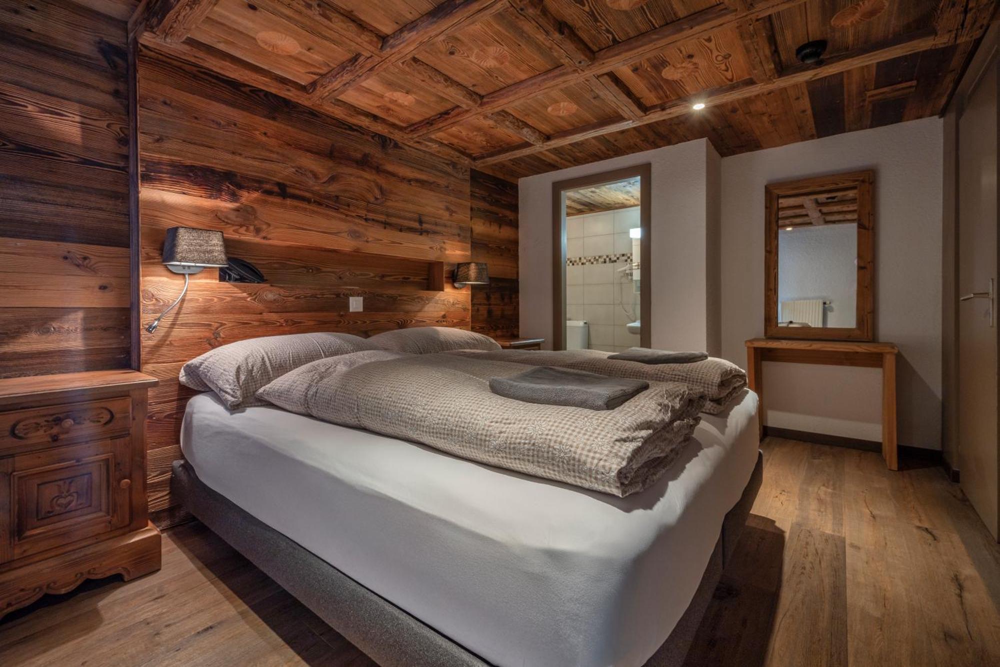 Chalet Suite Balcony Mountain View,1651729362:JPEG