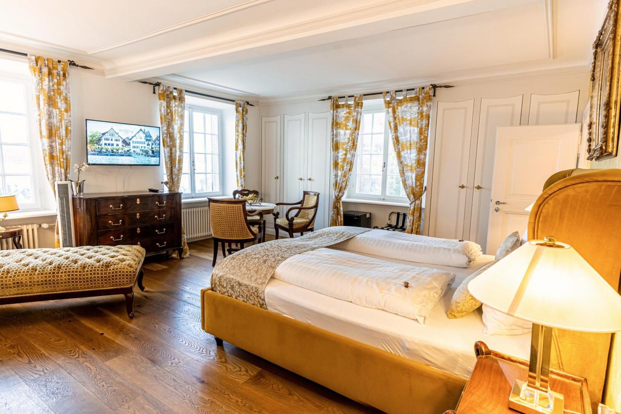 Deluxe Double Room with Lake View