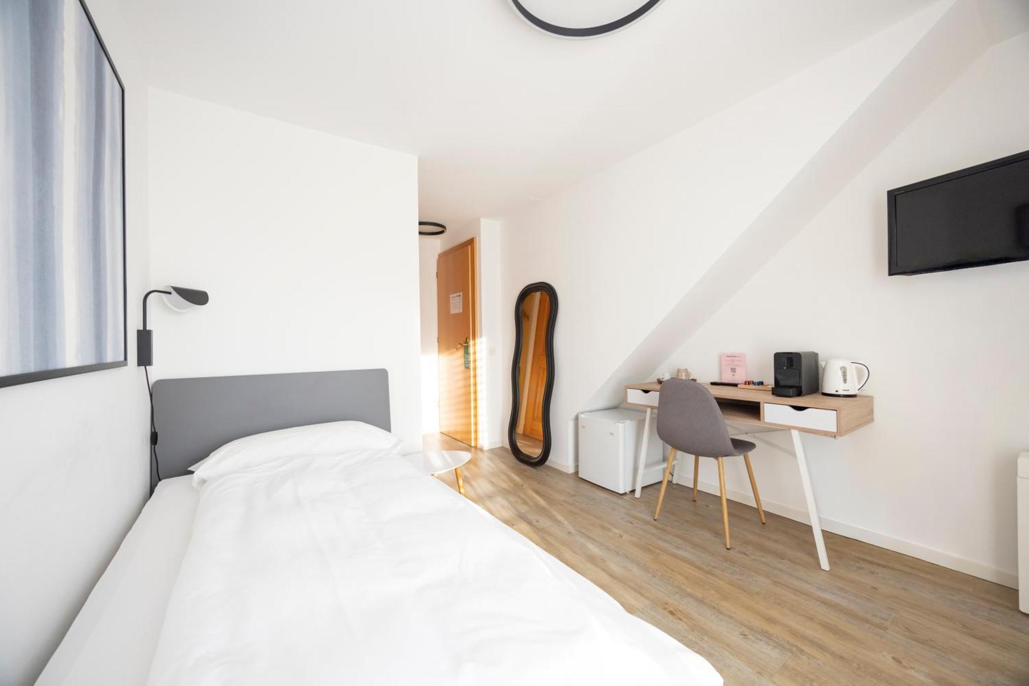 Single Room with Lake View