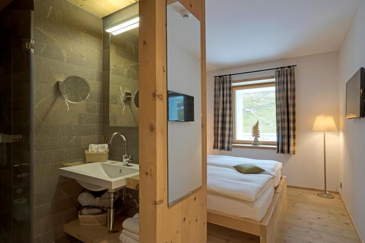 Standard Double Room,738222379:JPEG