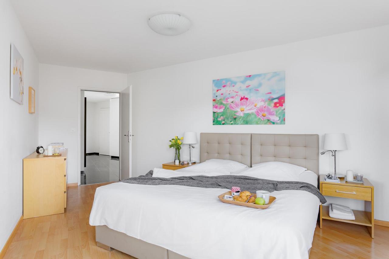 Three-Bedroom Apartment,920855791:JPEG