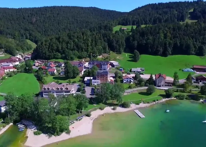 Hotel De Ville - La Baie Du Lac L'Abbaye
