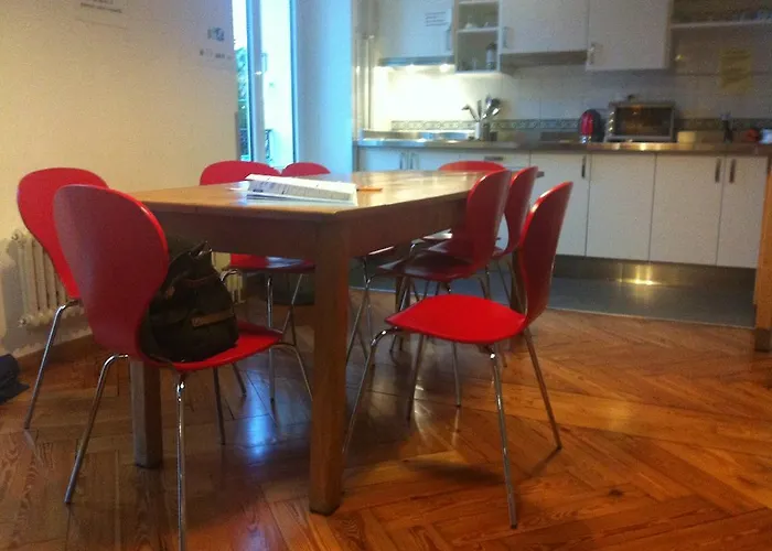 Lausanne Guesthouse & Backpacker